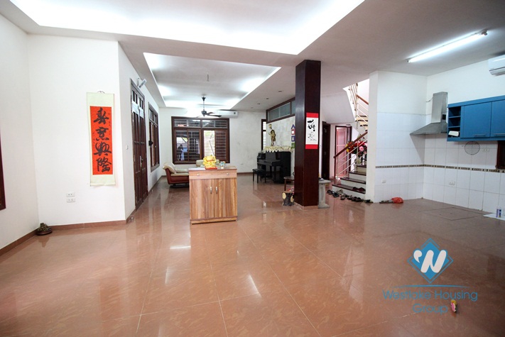 Modern detached villa rental in Tay Ho